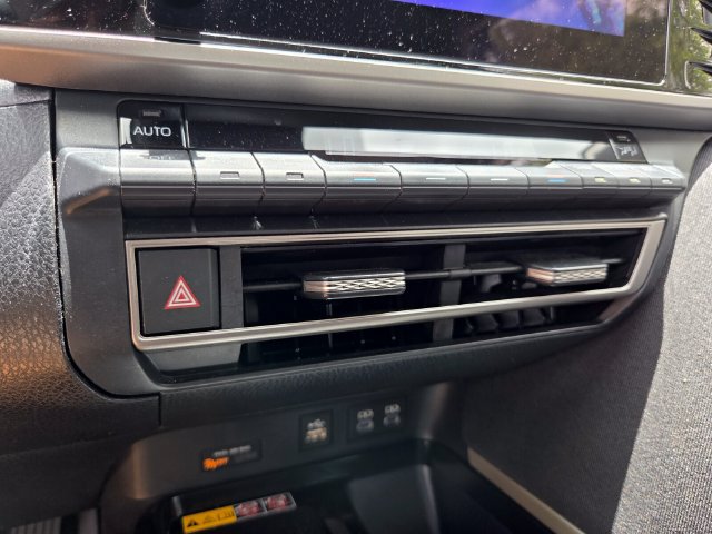 Used 2025 Toyota Camry LE FWD image 25