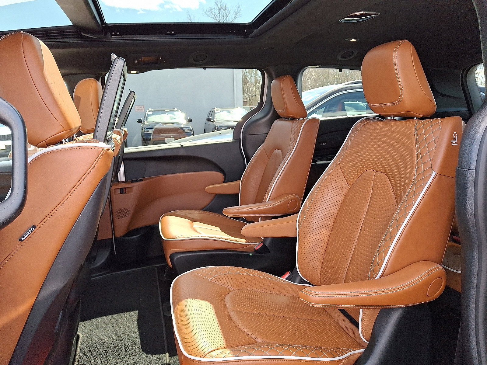 Certified 2024 Chrysler Pacifica Pinnacle image 10