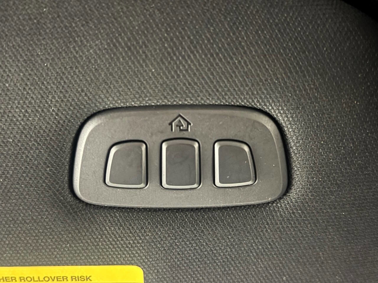 Used 2022 Ford F150 Lightning Lariat image 51