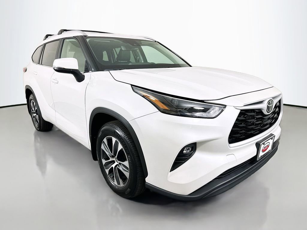 Certified 2026 Toyota Highlander XLE image 3