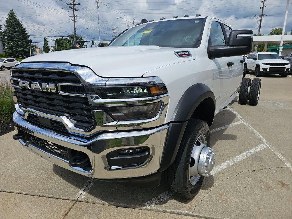 Used 2025 RAM 5500 4x4 Crew Cab image 6