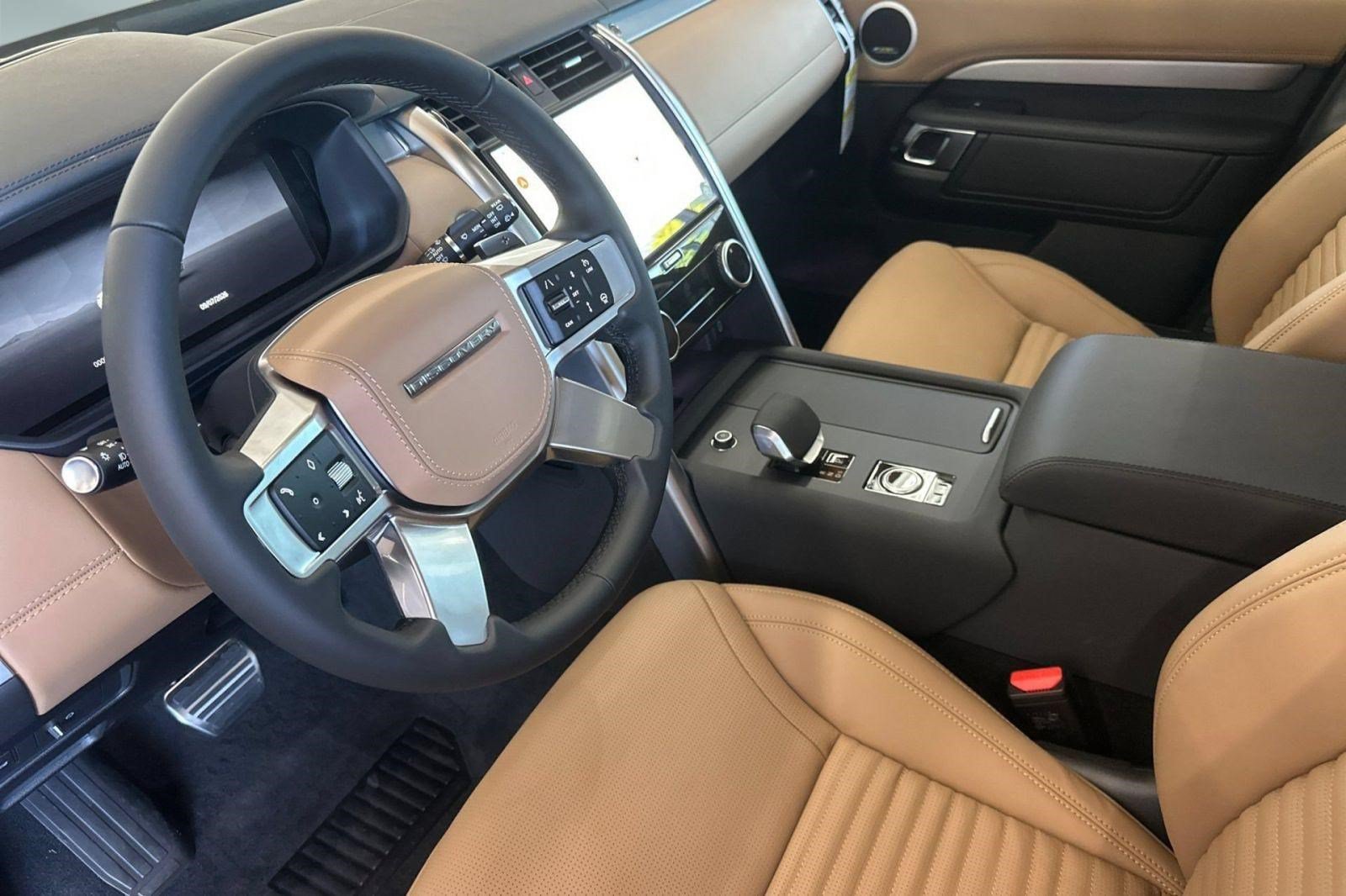 New 2026 Land Rover Discovery Limited Edition AWD/4WD image 4