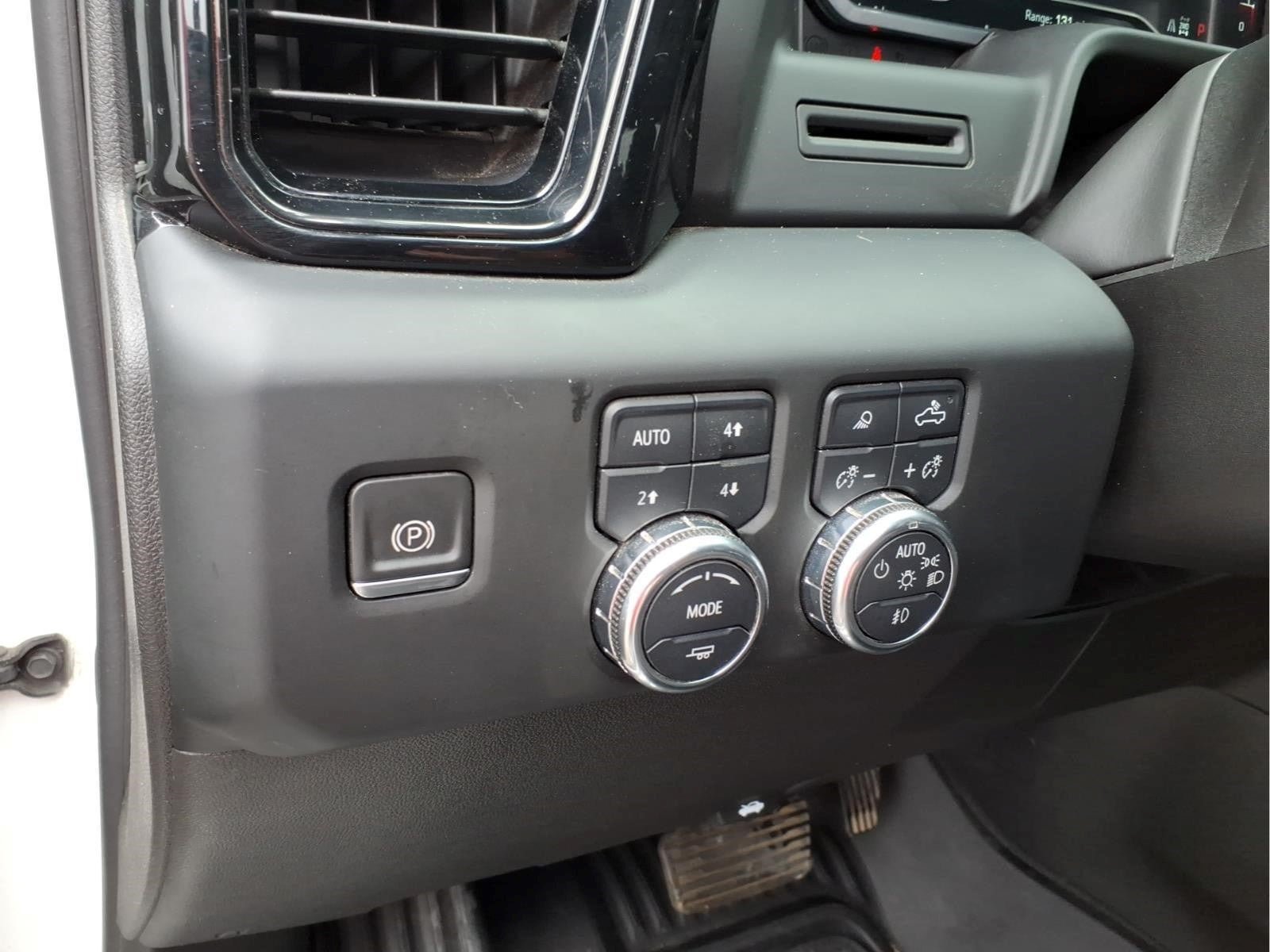 Used 2022 GMC Sierra 1500 AT4 w/ AT4 Preferred Package AWD/4WD image 13