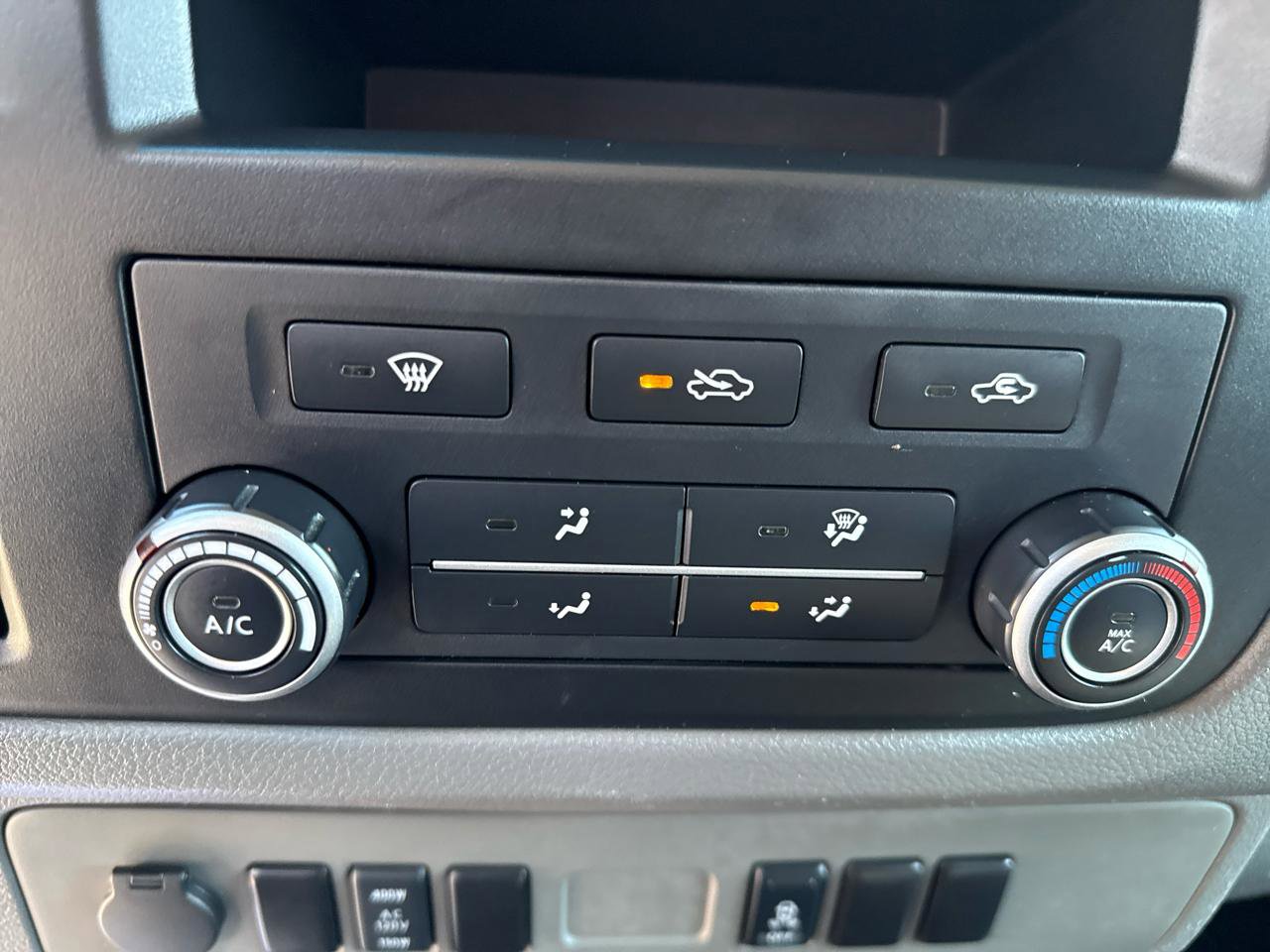 Used 2016 Nissan NV 2500 SV image 17