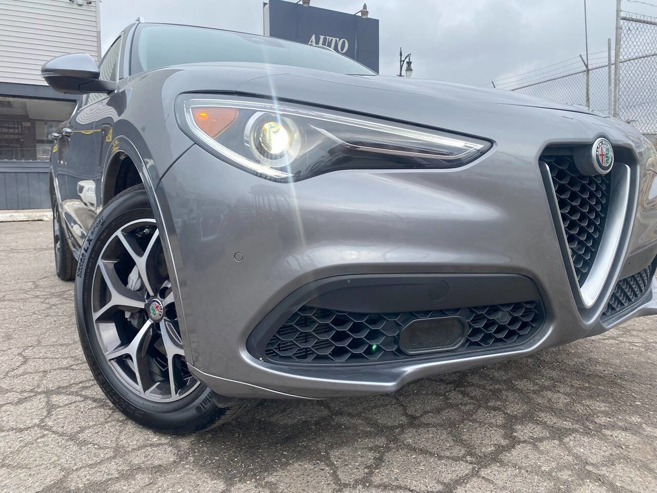 Used 2021 Alfa Romeo Stelvio Ti image 5