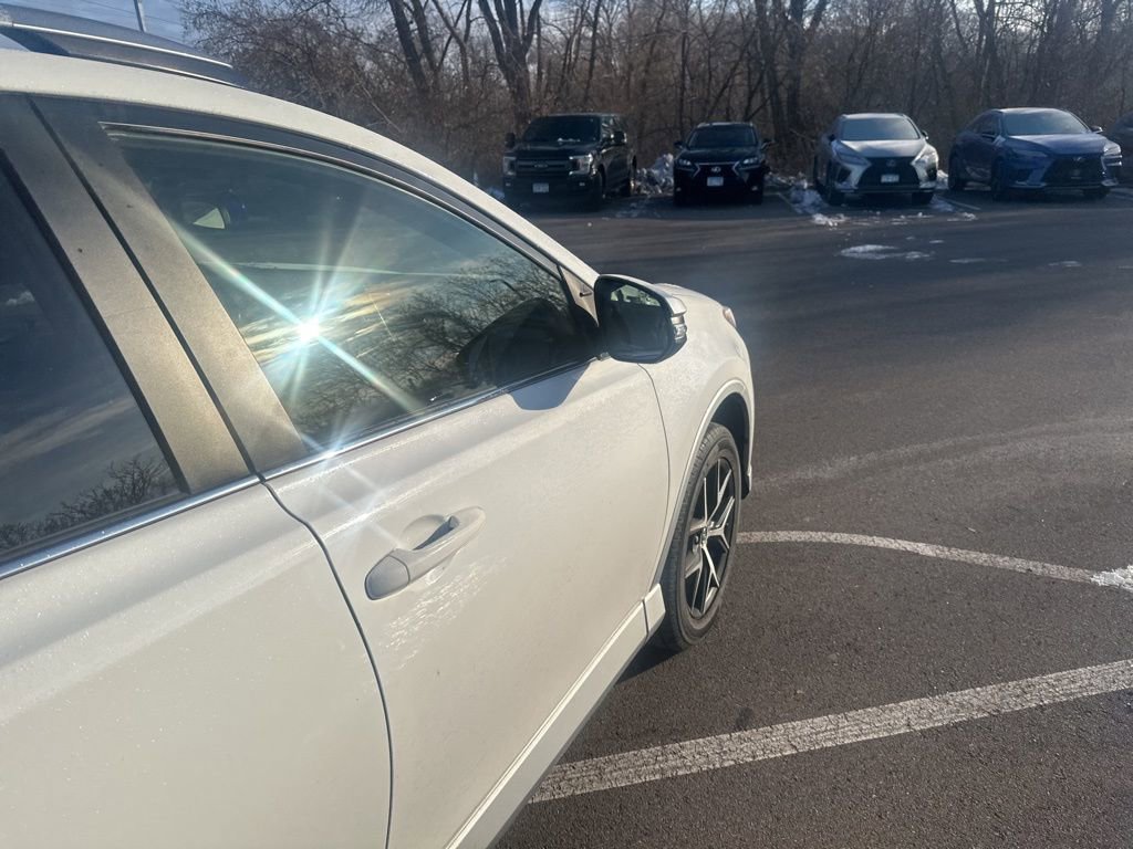 Used 2016 Toyota RAV4 SE image 14