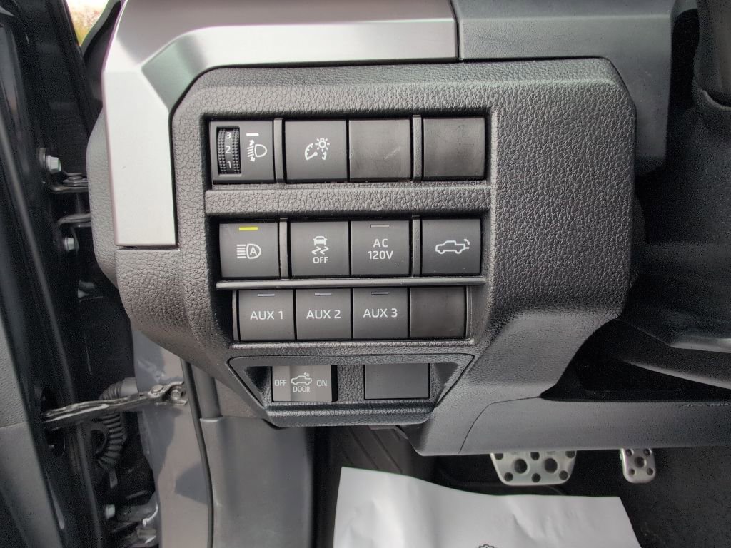 Used 2024 Toyota Tacoma TRD Sport w/ TRD Sport Premium Package AWD/4WD image 19