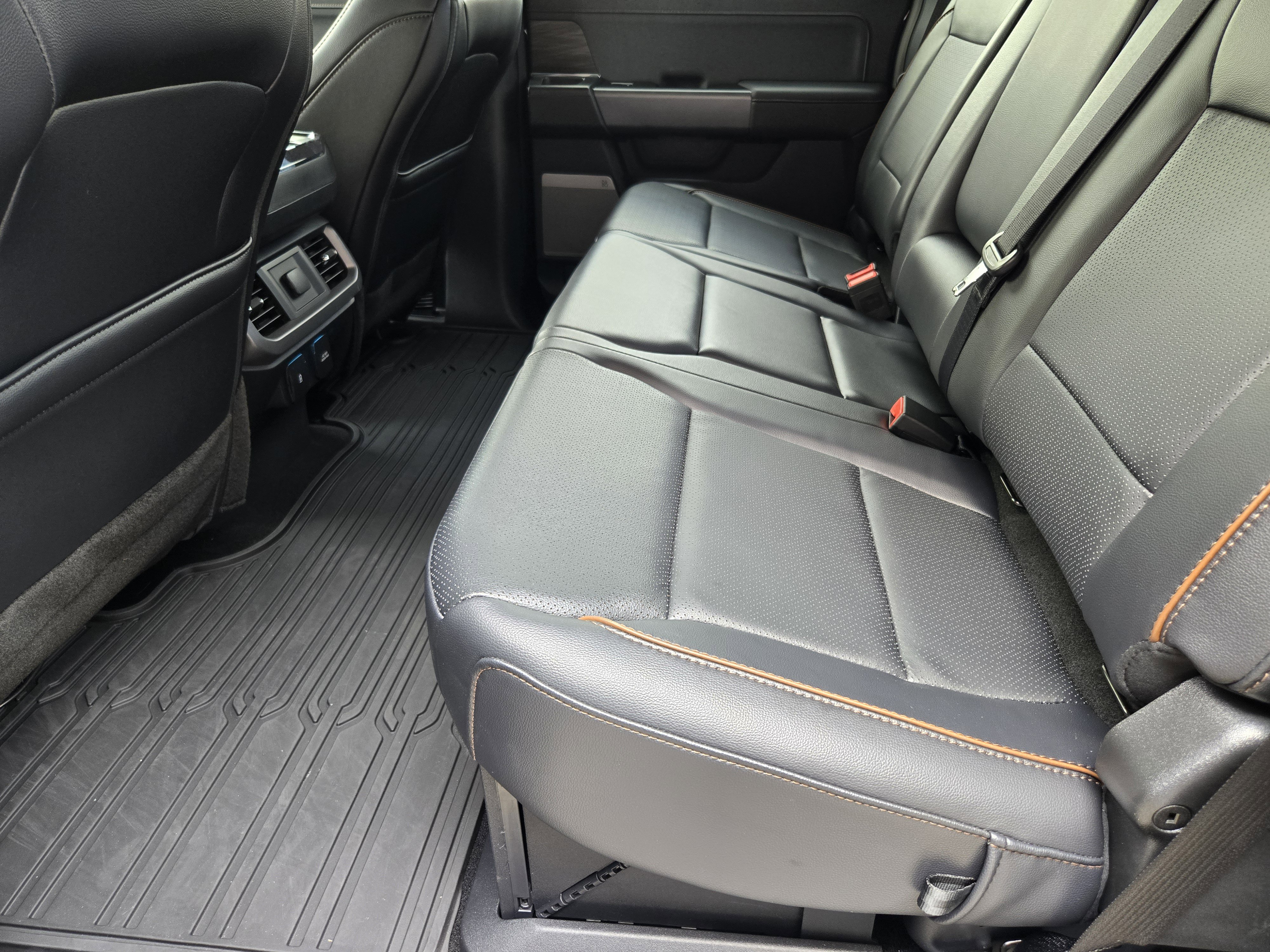 Used 2025 Ford F150 Lariat w/ Equipment Group 501A Mid image 22