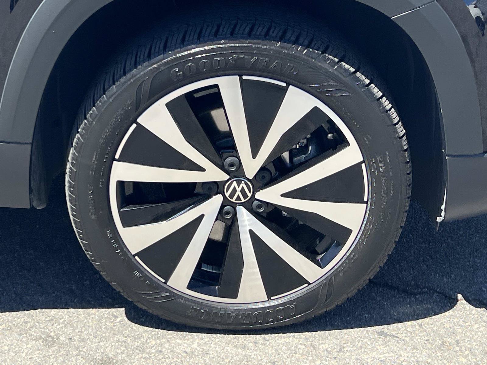 Certified 2023 Volkswagen Taos SE w/ Panoramic Sunroof Package FWD image 29