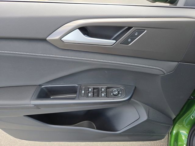New 2026 Volkswagen Taos SE FWD image 10