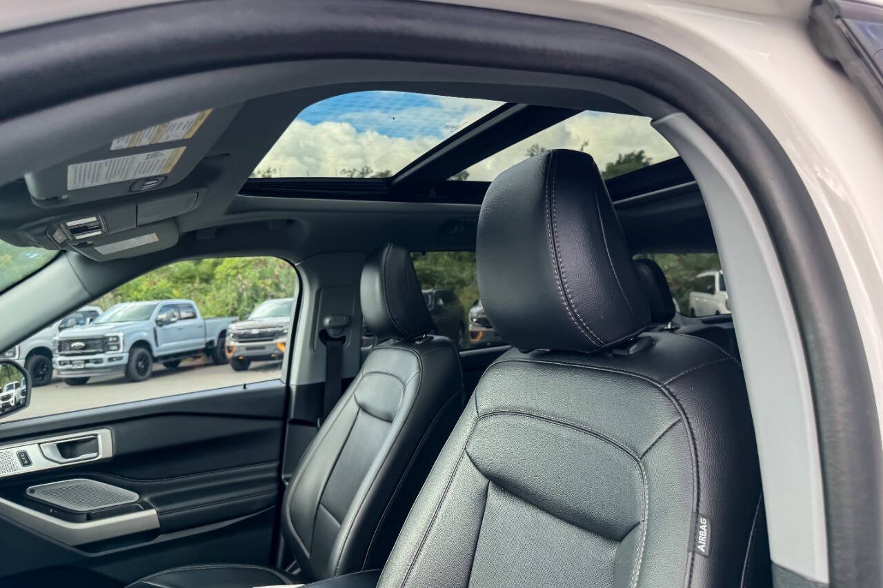Used 2023 Ford Explorer Limited w/ Limited Technology Package AWD/4WD image 23