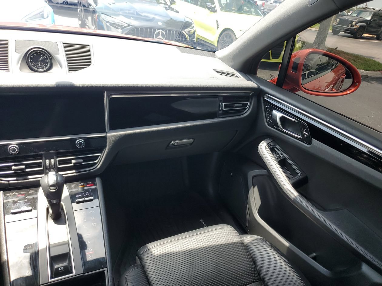 Used 2025 Porsche Macan AWD/4WD image 13