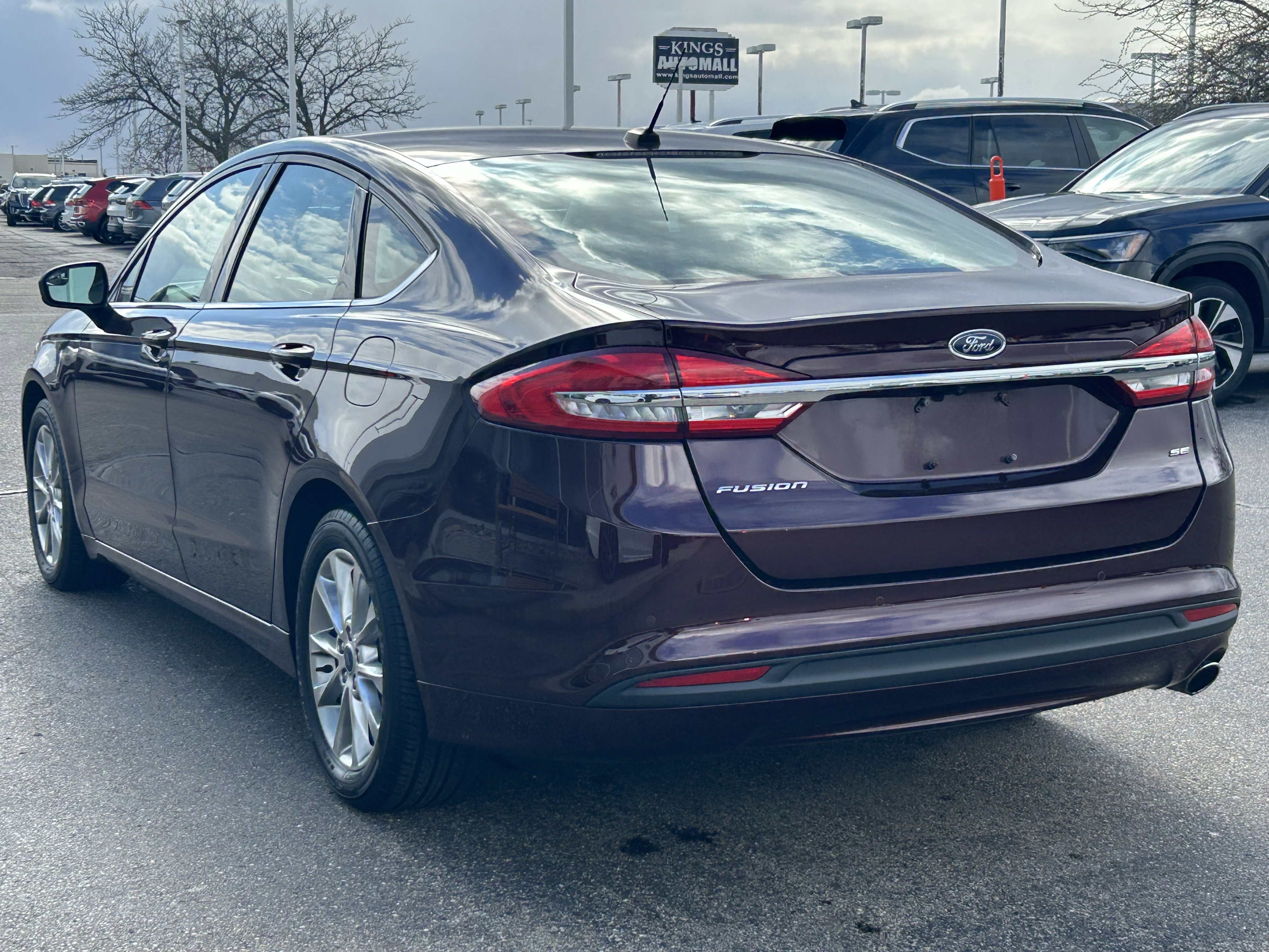 Used 2017 Ford Fusion SE w/ Fusion SE Technology Package image 5