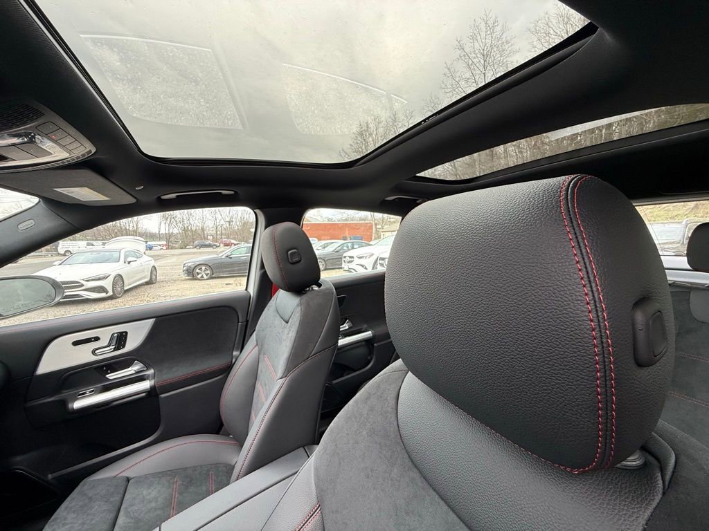 New 2026 Mercedes-Benz GLA 35 AMG 4MATIC image 28