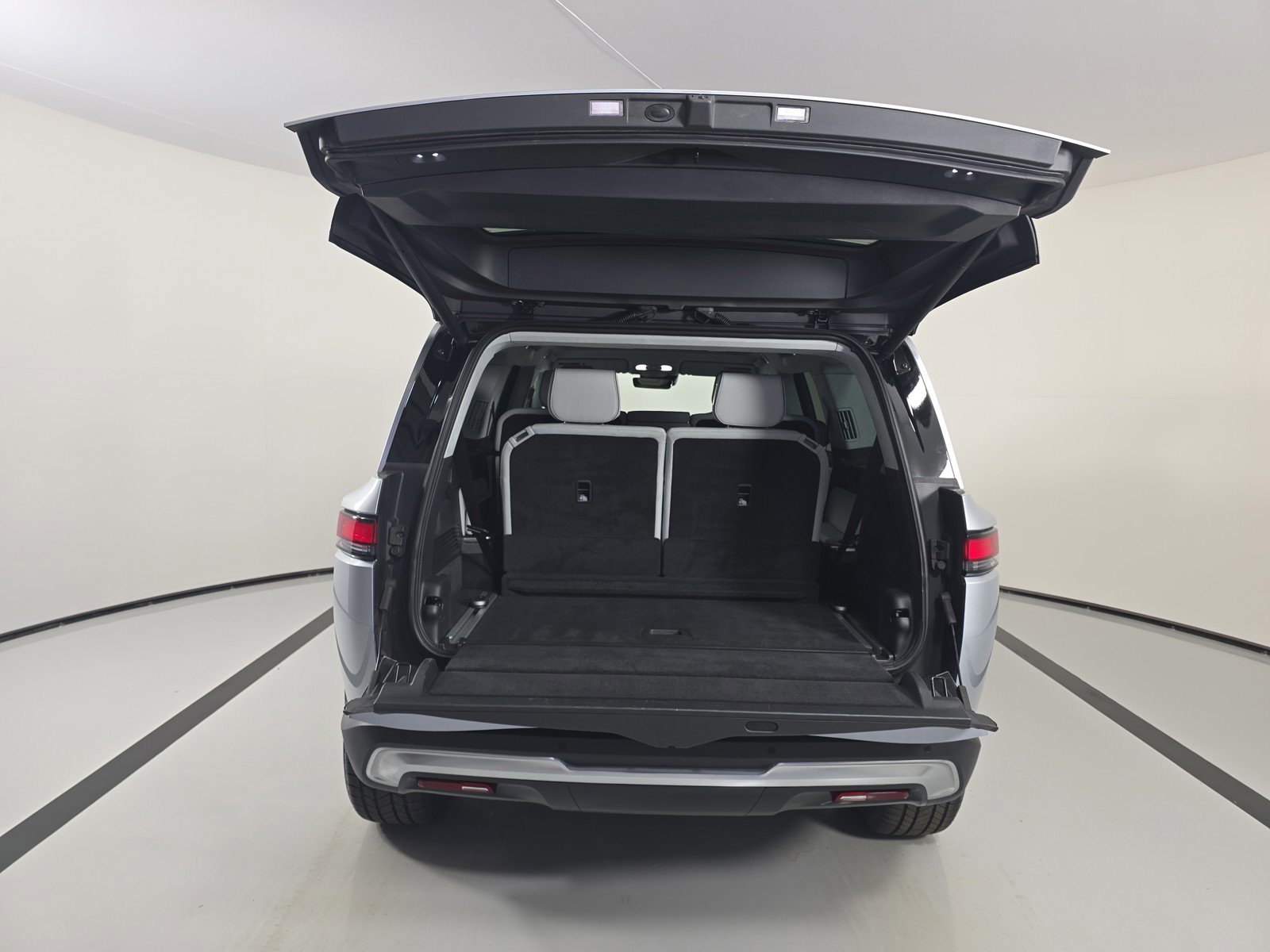 Used 2024 Rivian R1S Adventure AWD/4WD image 15