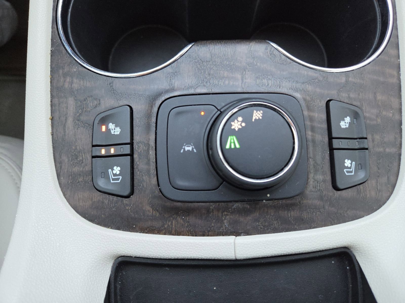 Used 2023 GMC Acadia Denali w/ Denali Technology Package FWD image 8