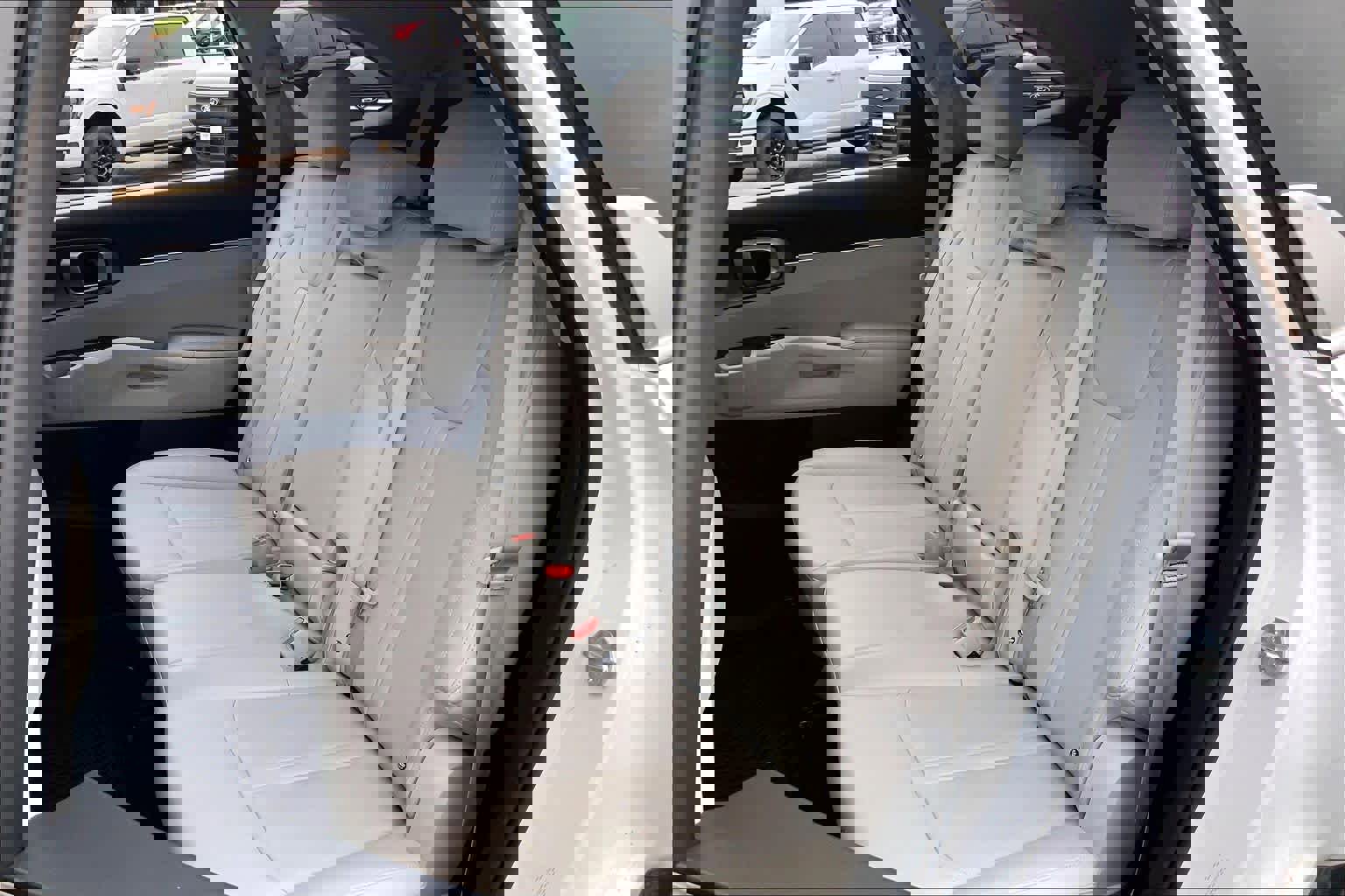 Used 2025 Kia Sorento S image 21