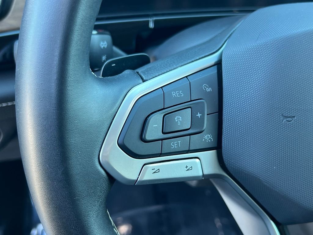 Used 2025 Volkswagen Atlas SE image 19