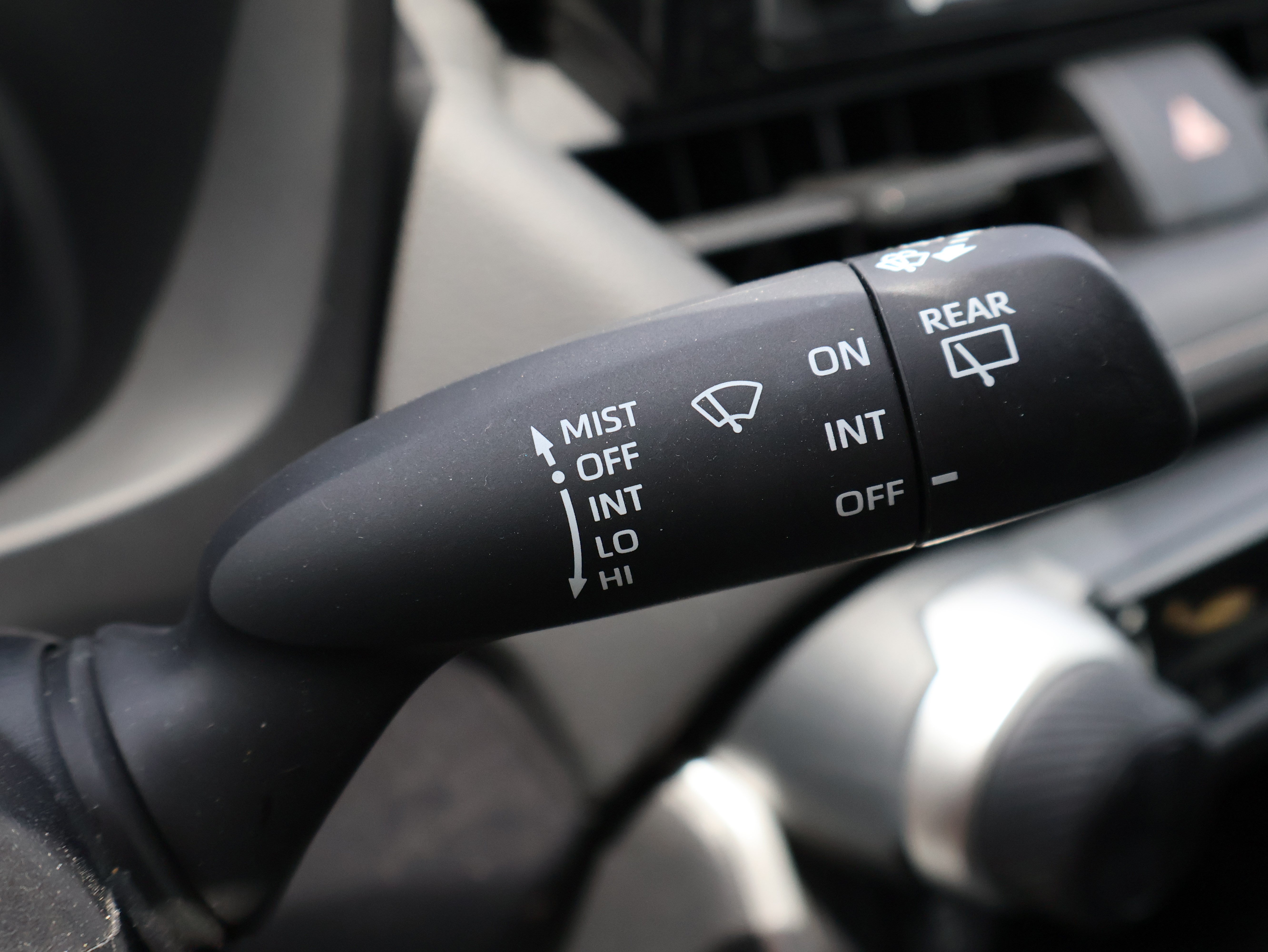 Used 2020 Toyota RAV4 LE AWD/4WD image 30