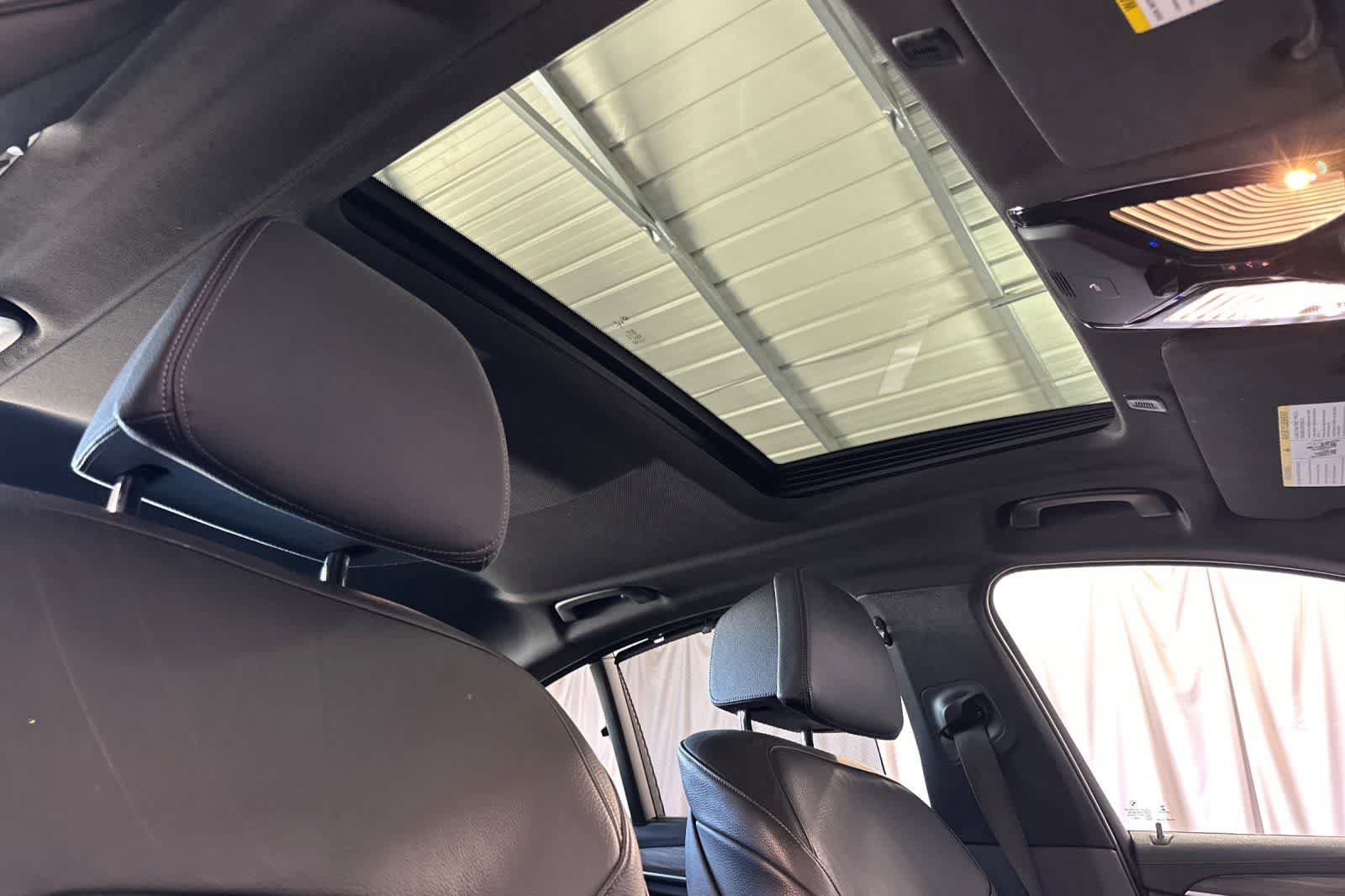 Used 2018 BMW 530e RWD image 18
