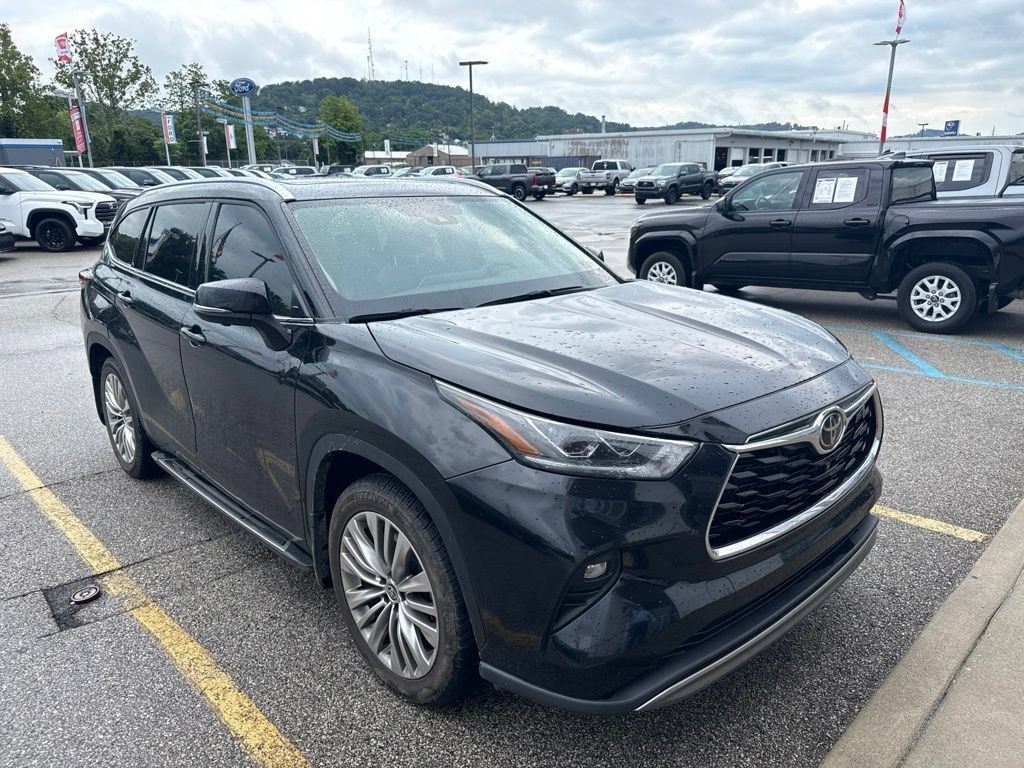Used 2025 Toyota Highlander Platinum AWD/4WD image 37