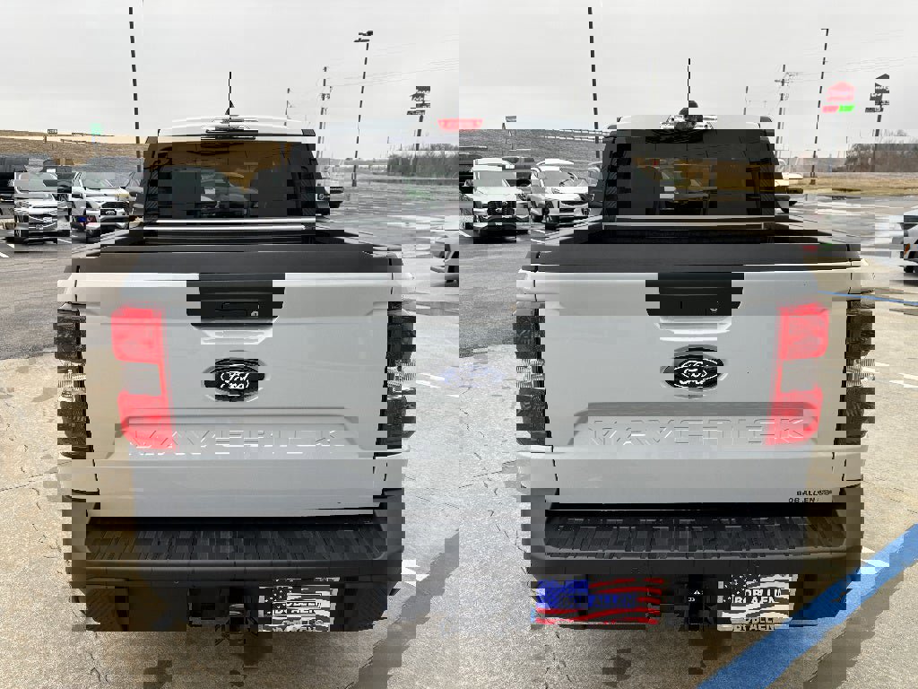 Used 2025 Ford Maverick XL image 4