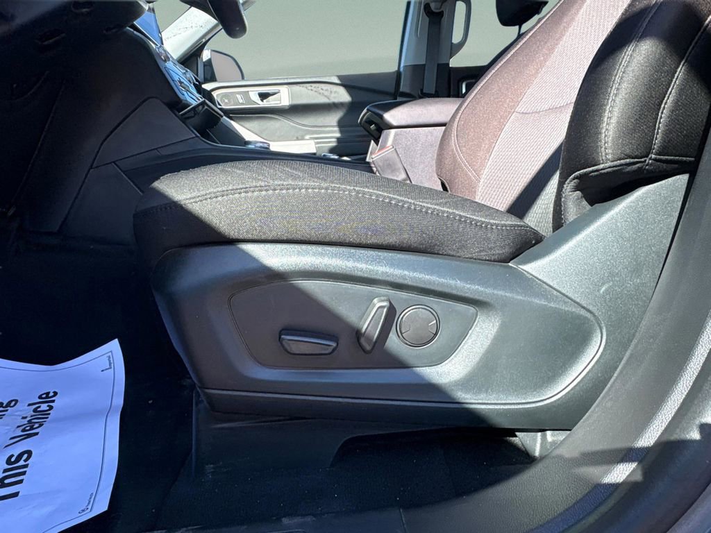 Used 2023 Ford Explorer XLT image 19