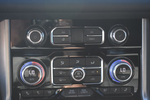 Used 2021 GMC Yukon Denali w/ Denali Ultimate Package AWD/4WD image 30