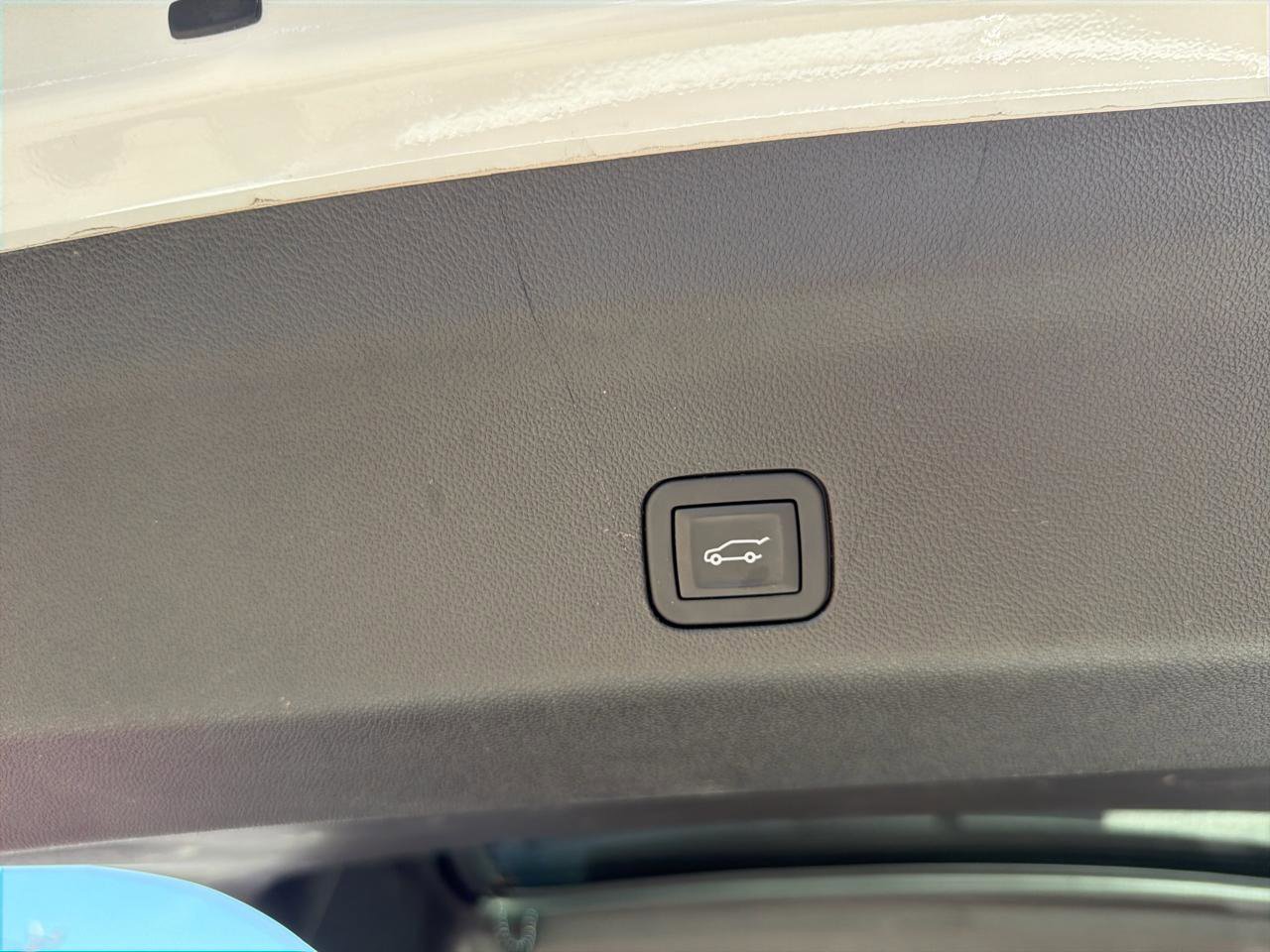 Used 2024 Chevrolet Tahoe Z71 w/ Luxury Package AWD/4WD image 10