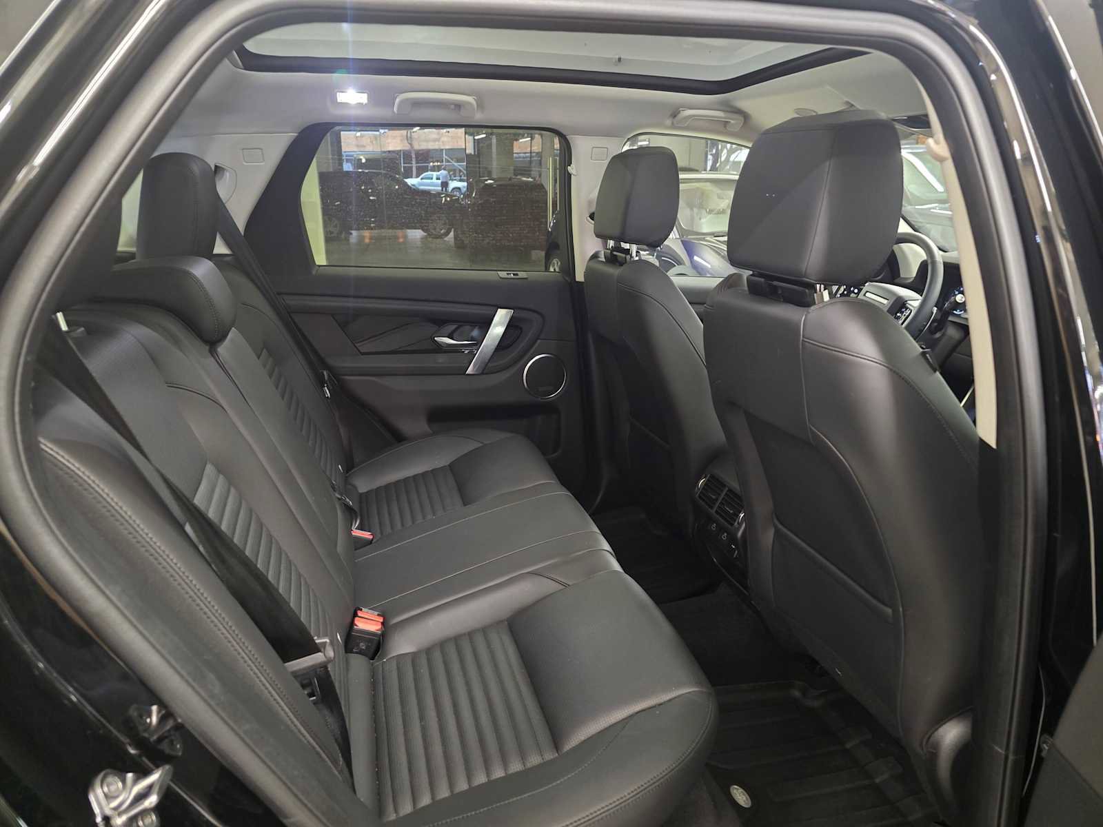 Used 2025 Land Rover Discovery Sport S image 14