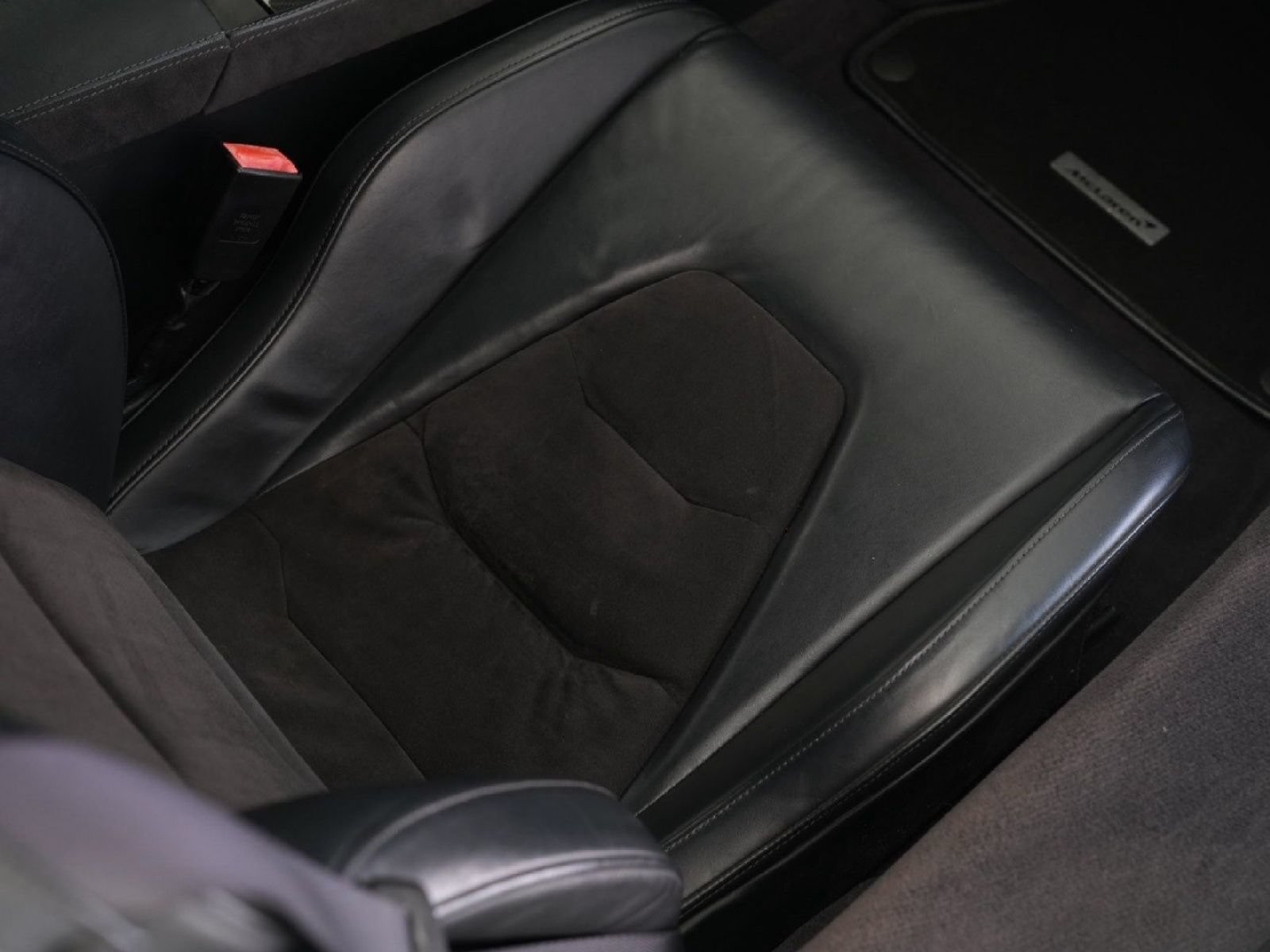 Used 2015 McLaren 650S Spider RWD image 41