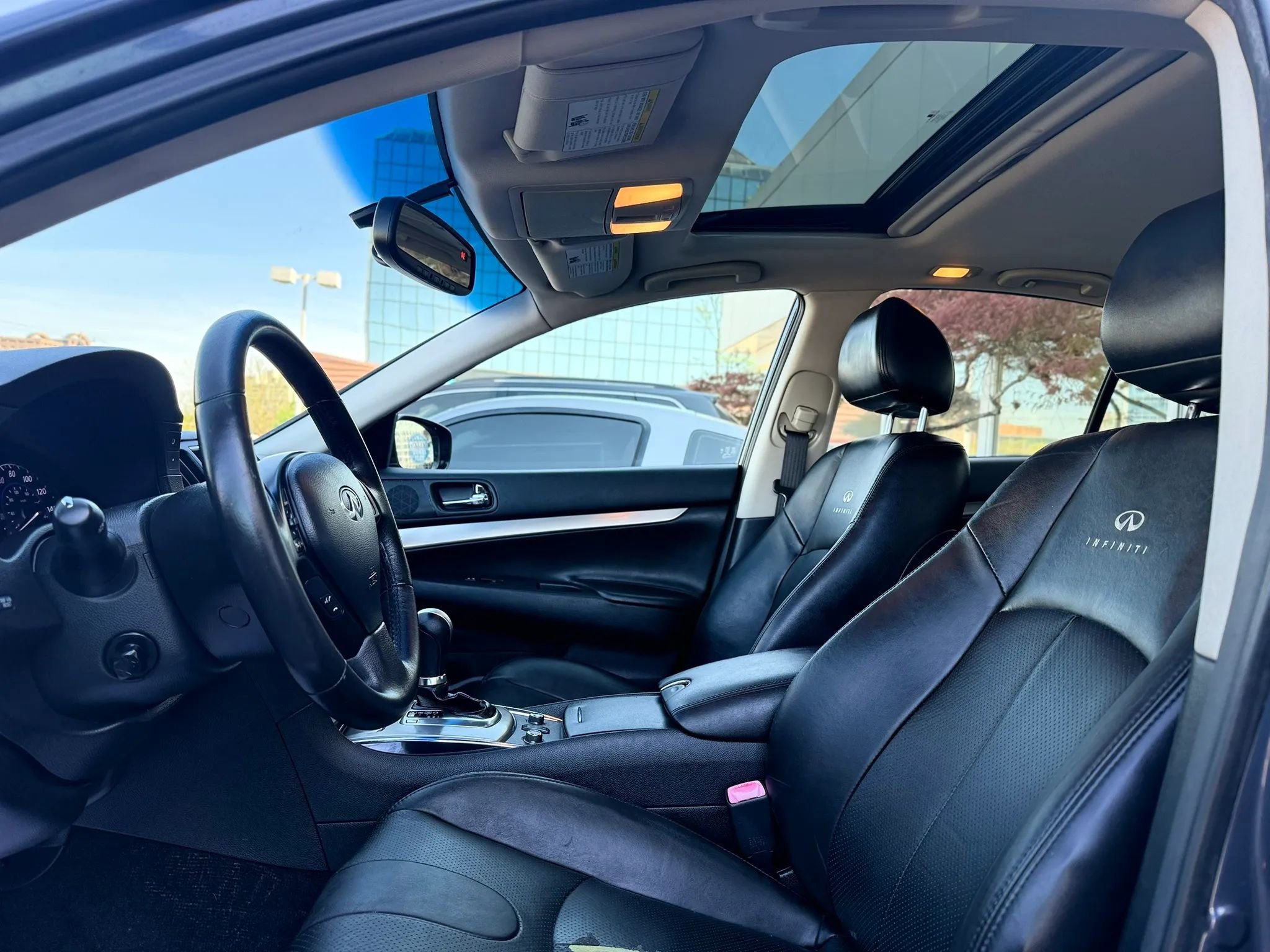 Used 2011 INFINITI G37 x Sedan w/ Premium Pkg image 10