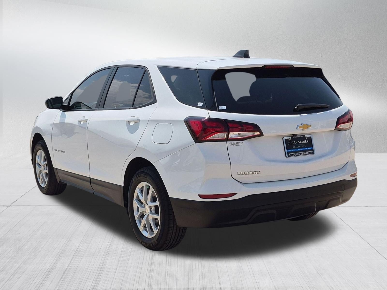 Certified 2024 Chevrolet Equinox LS w/ LS Convenience Package FWD image 4