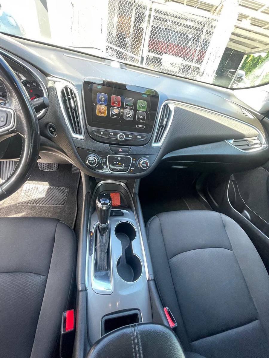 Used 2018 Chevrolet Malibu LT FWD image 7