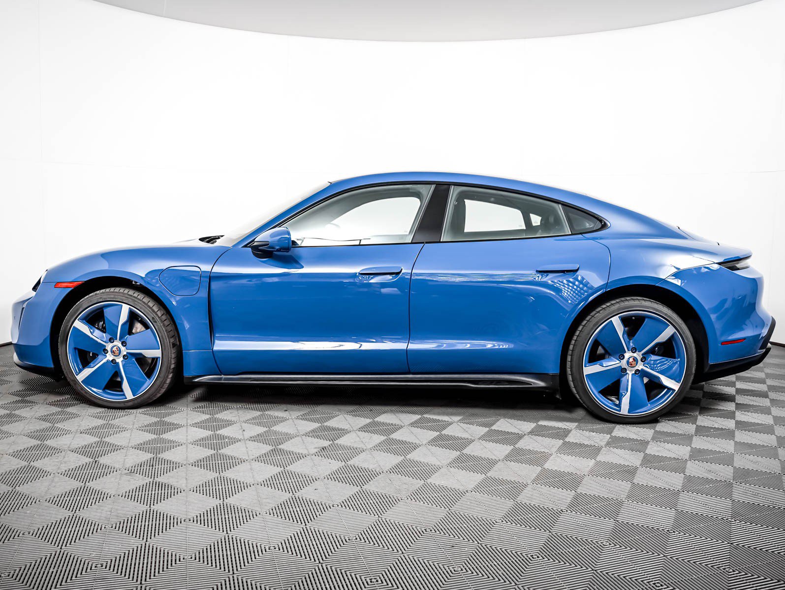 Certified 2023 Porsche Taycan GTS AWD/4WD image 2