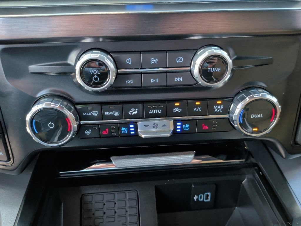 Used 2024 Ford F350 Lariat w/ Lariat Ultimate Package AWD/4WD image 33