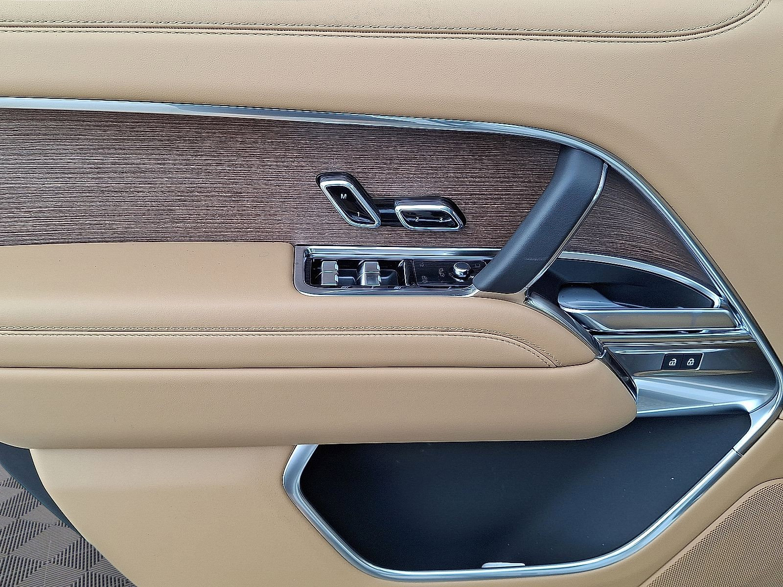 New 2025 Land Rover Range Rover SE image 7