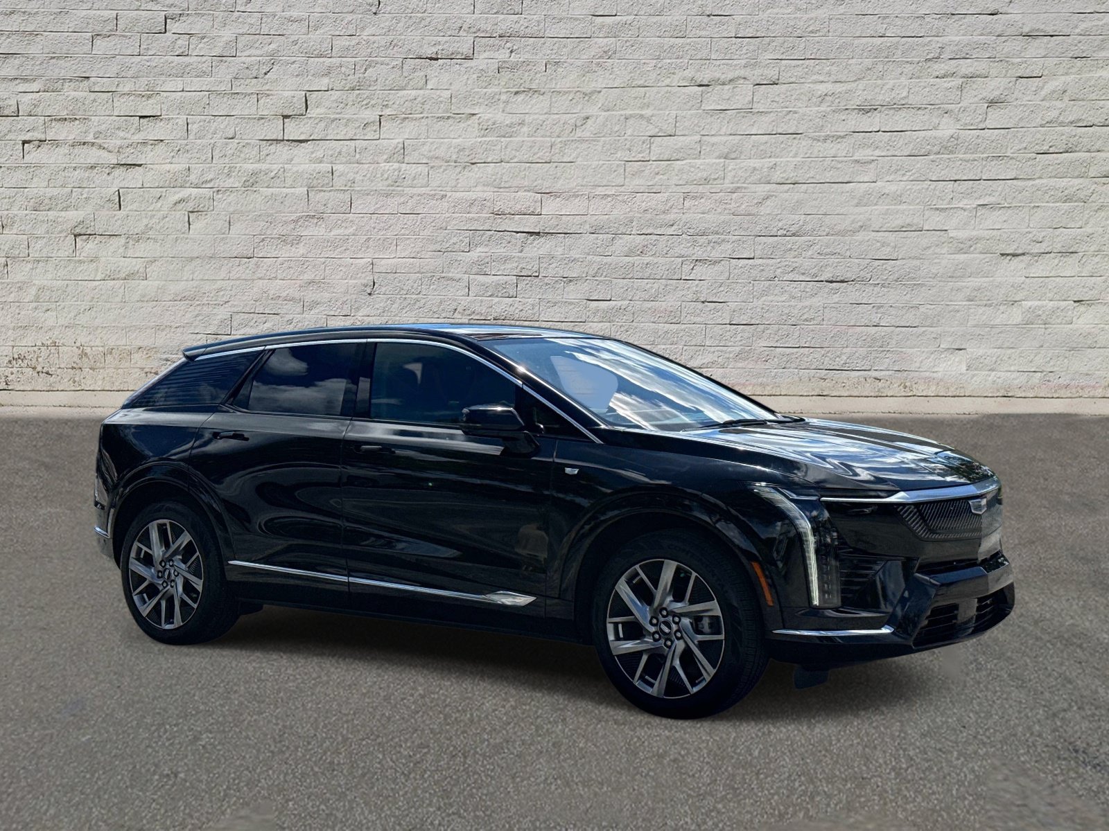 Used 2025 Cadillac Optiq Luxury 2 w/ LPO, Floor Liner Package AWD/4WD image 6