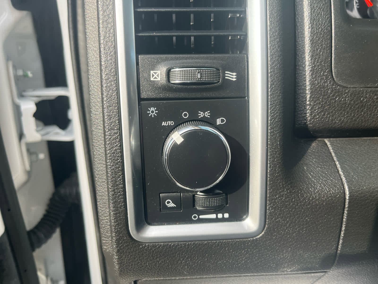 Used 2022 RAM 1500 Classic SLT image 15