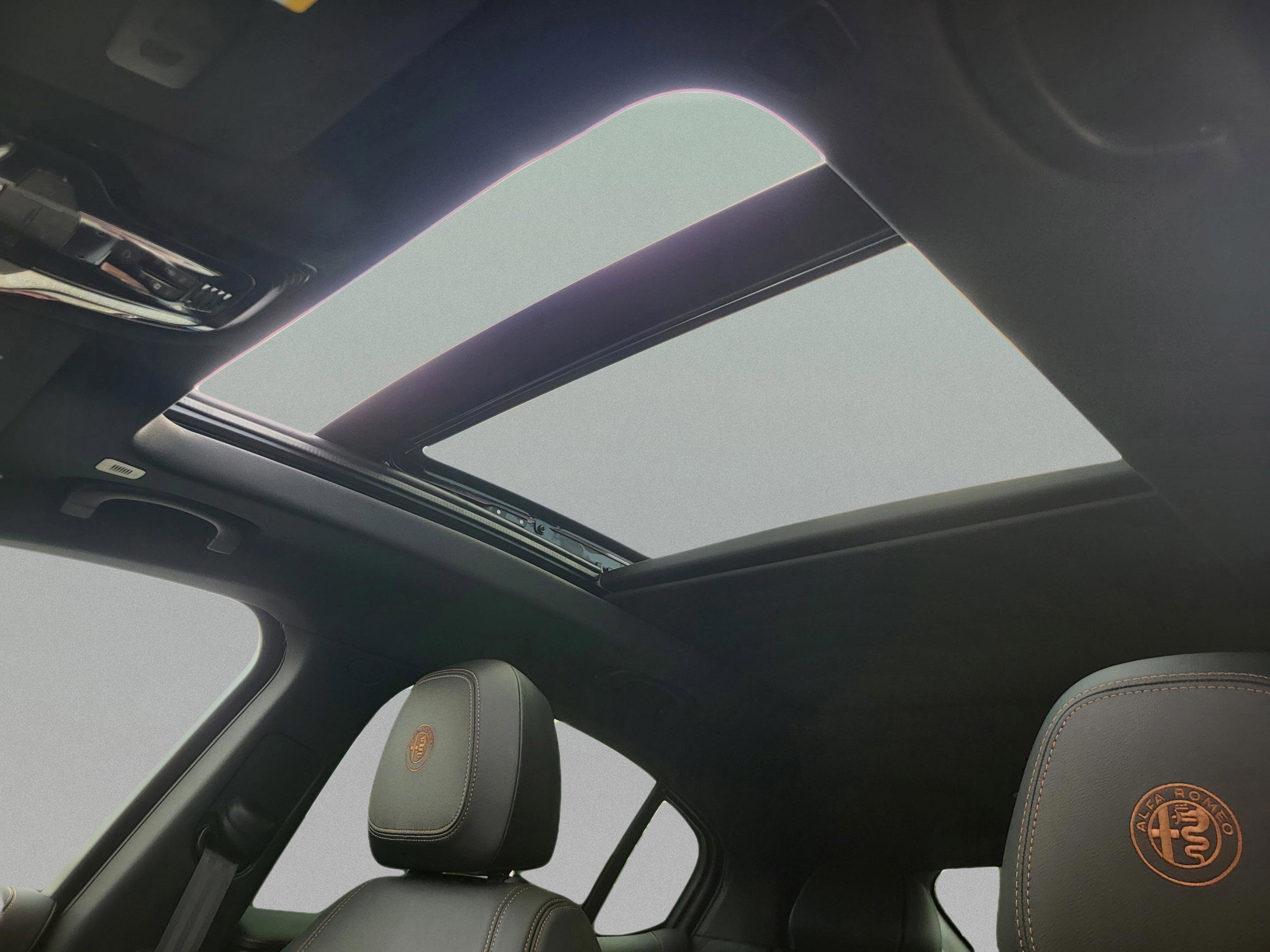 New 2025 Alfa Romeo Stelvio Sprint image 40