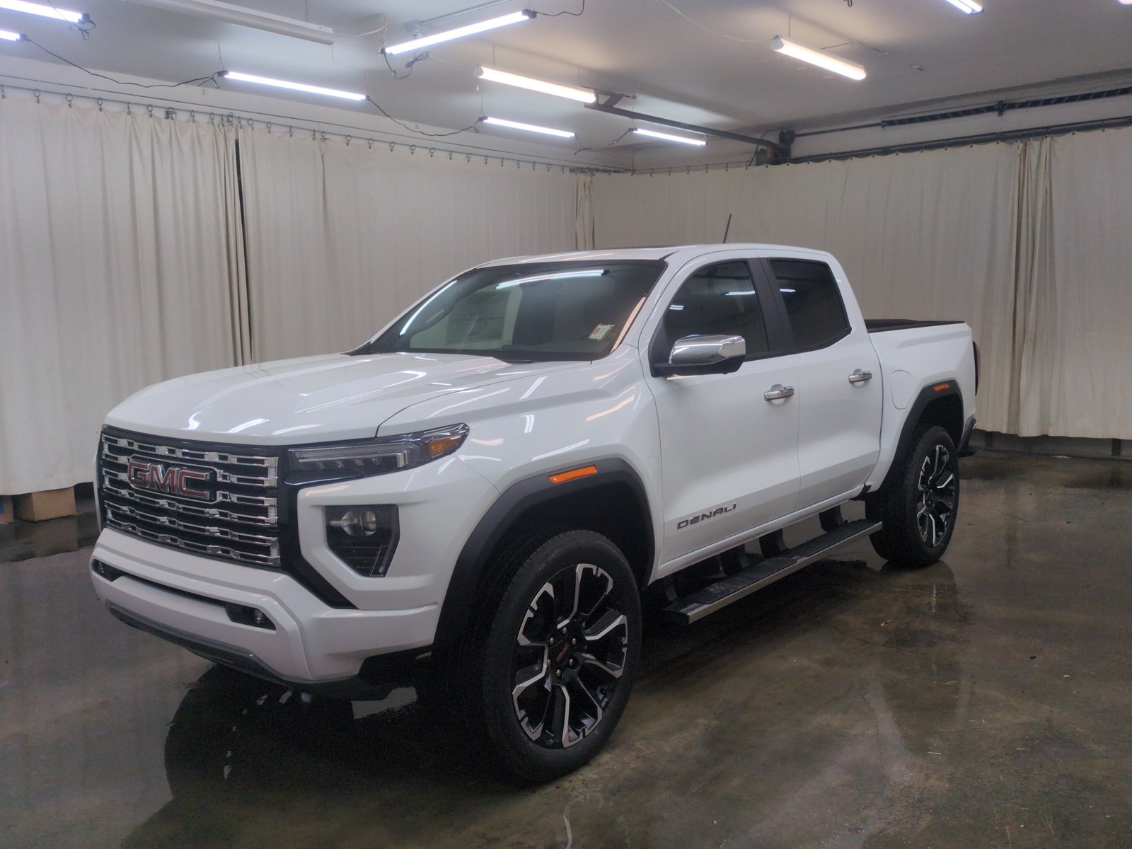 New 2026 GMC Canyon Denali AWD/4WD image 1