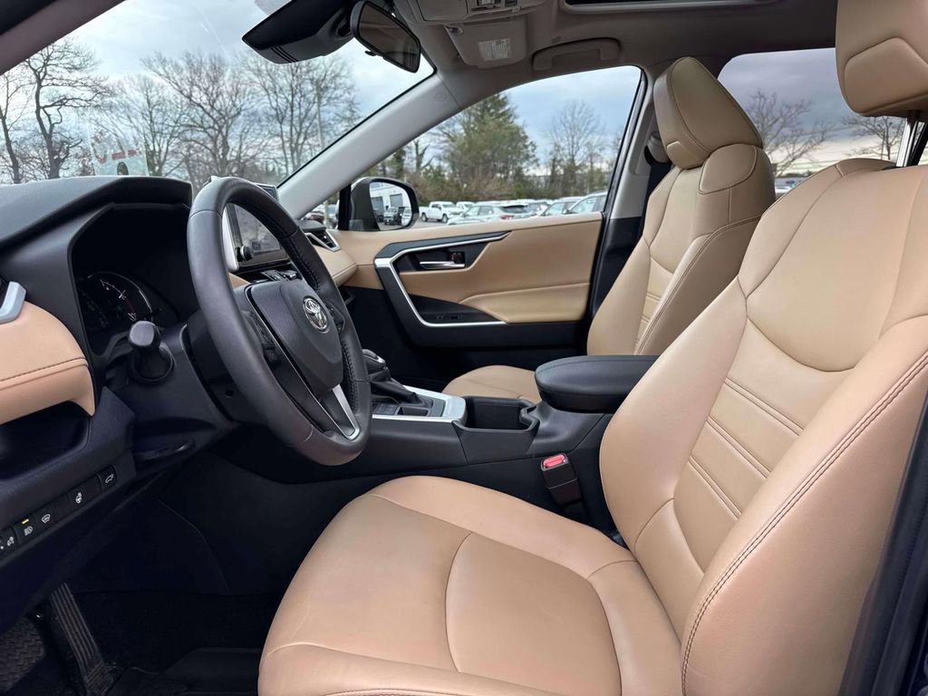 Used 2023 Toyota RAV4 XLE Premium image 13