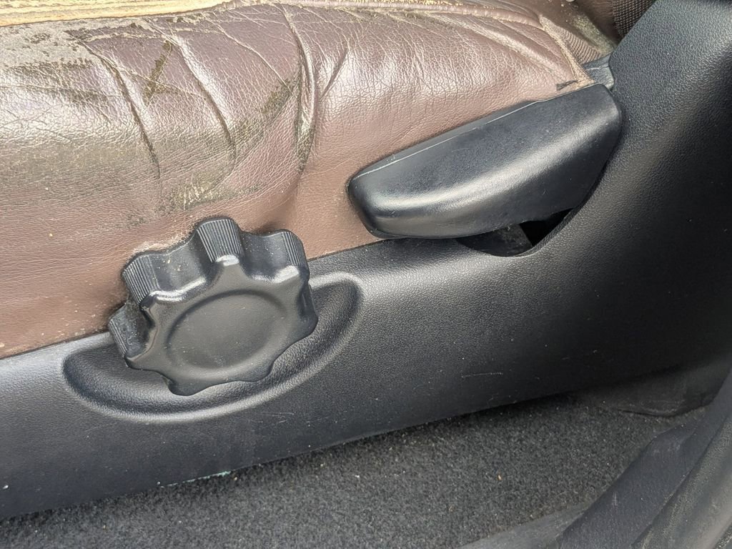 Used 2016 Toyota Tacoma Limited w/ Towing Package image 21