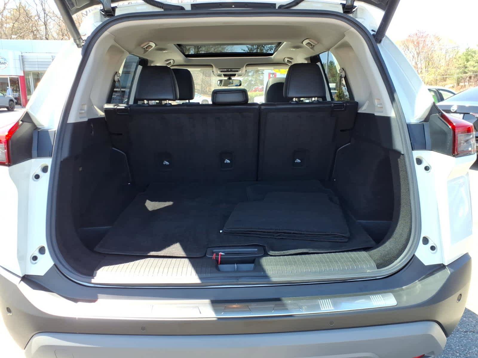 Used 2021 Nissan Rogue SV w/ Premium Package AWD/4WD image 16