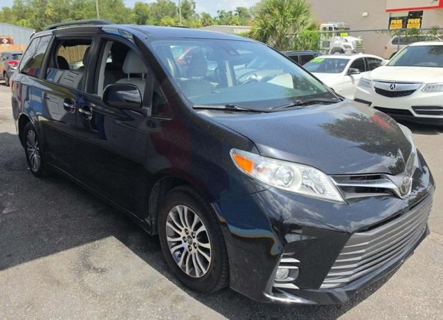 Used 2020 Toyota Sienna XLE FWD image 2
