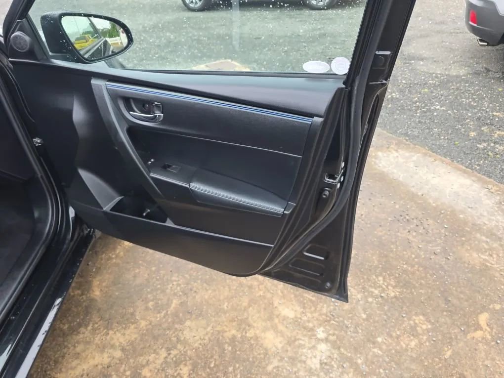 Used 2019 Toyota Corolla SE FWD image 40
