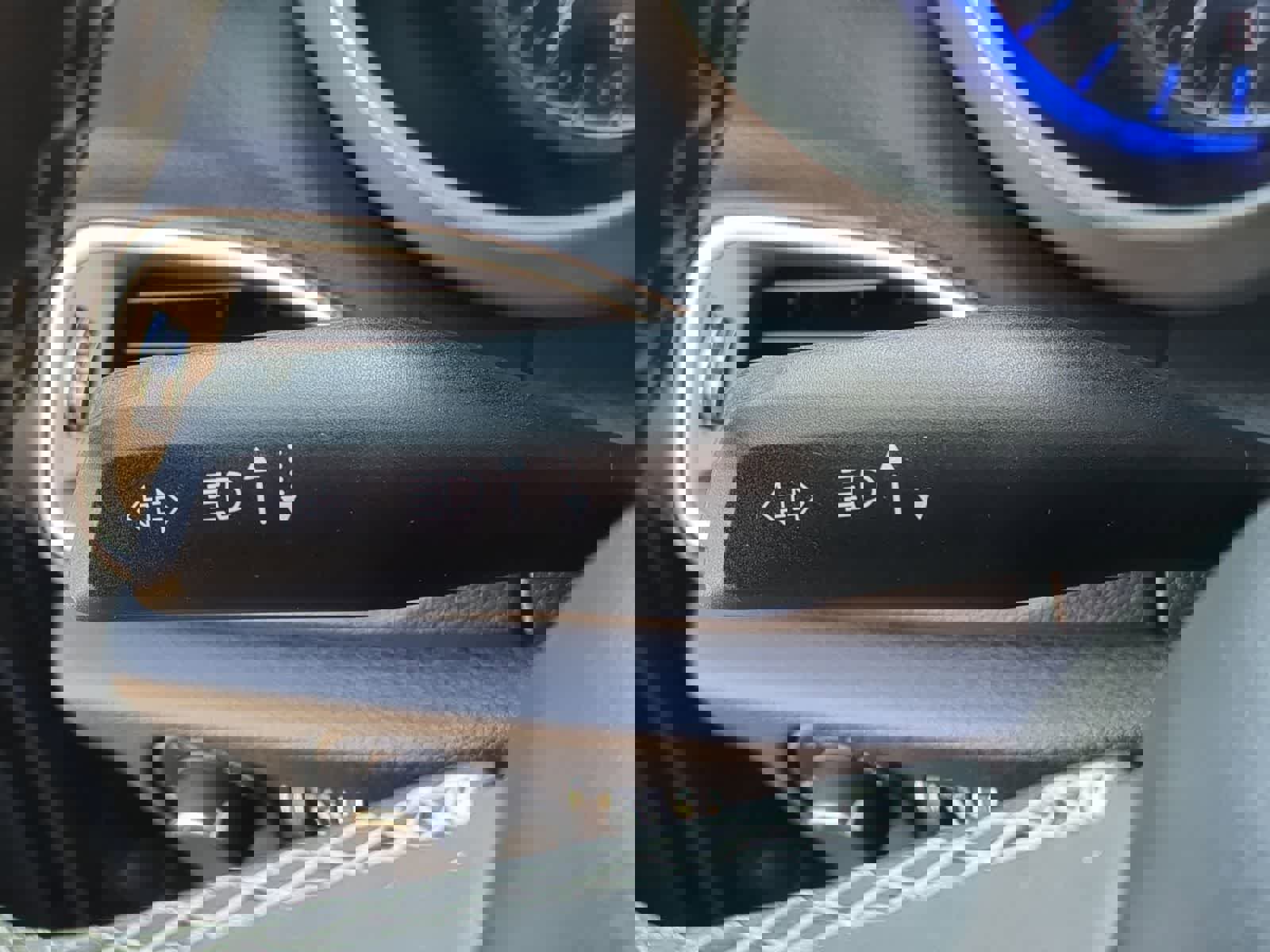 Used 2025 Chrysler Voyager LX image 26