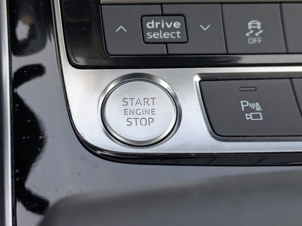 Used 2019 Audi Q8 Premium Plus w/ Premium Plus image 32