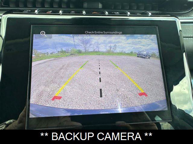 Used 2023 Jeep Grand Cherokee Laredo AWD/4WD image 37