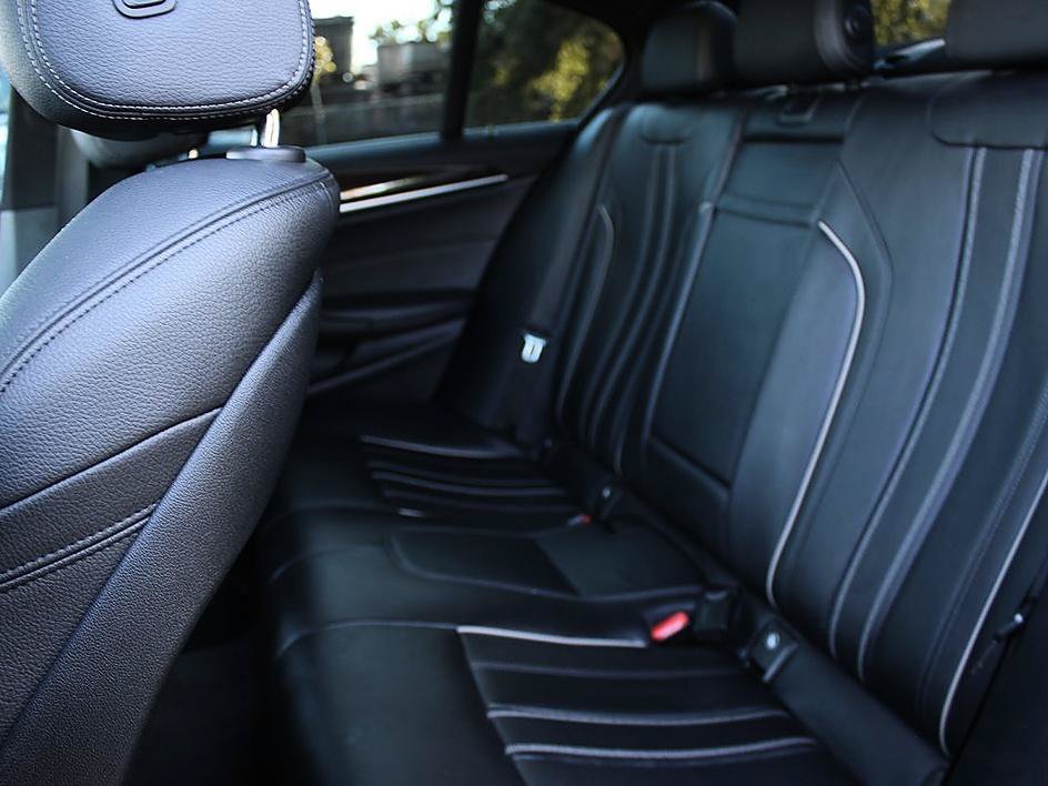 Used 2019 BMW 530e w/ Convenience Package RWD image 11